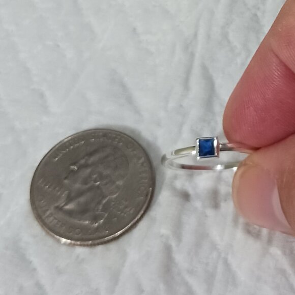 NWOT Dainty Stackable Sterling Silver Cube Blue Sapphire Ring Size 8 - Picture 9 of 16